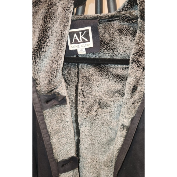 Anne Klein Black Coat with Faux Fur Lining - Gorgeous Coat! - Picture 4 of 9